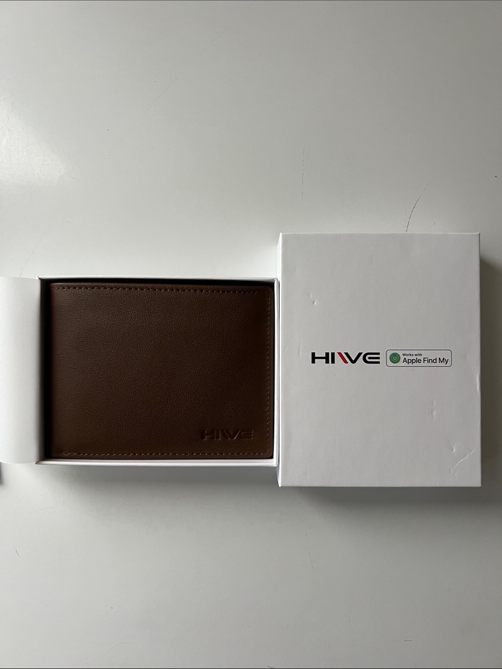 HiWe Anti lost Bifold Brown Leather Wallet with Find my Wallet Technology, RFID